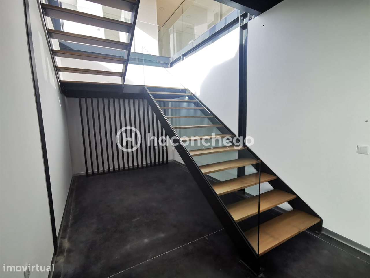 Pavilhão industrial com 483 m2 em Lijó, Barcelos-13