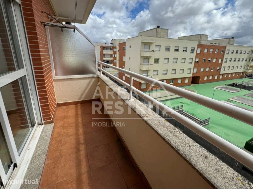 Apartamento T3 com 180m2 em Alhos Vedros inserido num prédio com el... - Grande imagem: 3/8