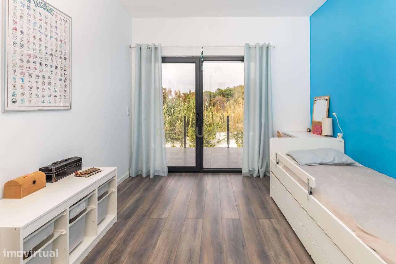 Moradia Isolada T4 de Prestígio – Bairro de São João, Sobreda-46