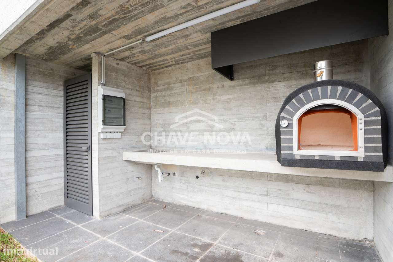Arrendamento de Moradia V4 Duplex c/ piscina|Bairro da Vilarinha|Porto - Grande imagem: 4/31