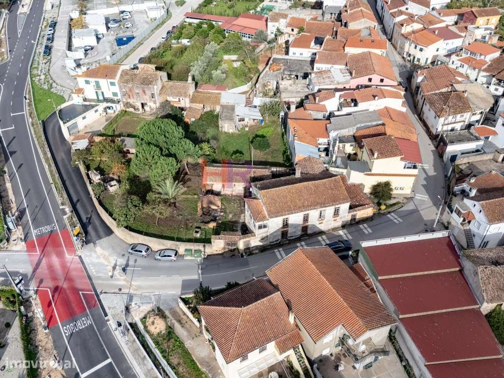 Coimbra, Vende-se Moradia com terreno e jardim.-47