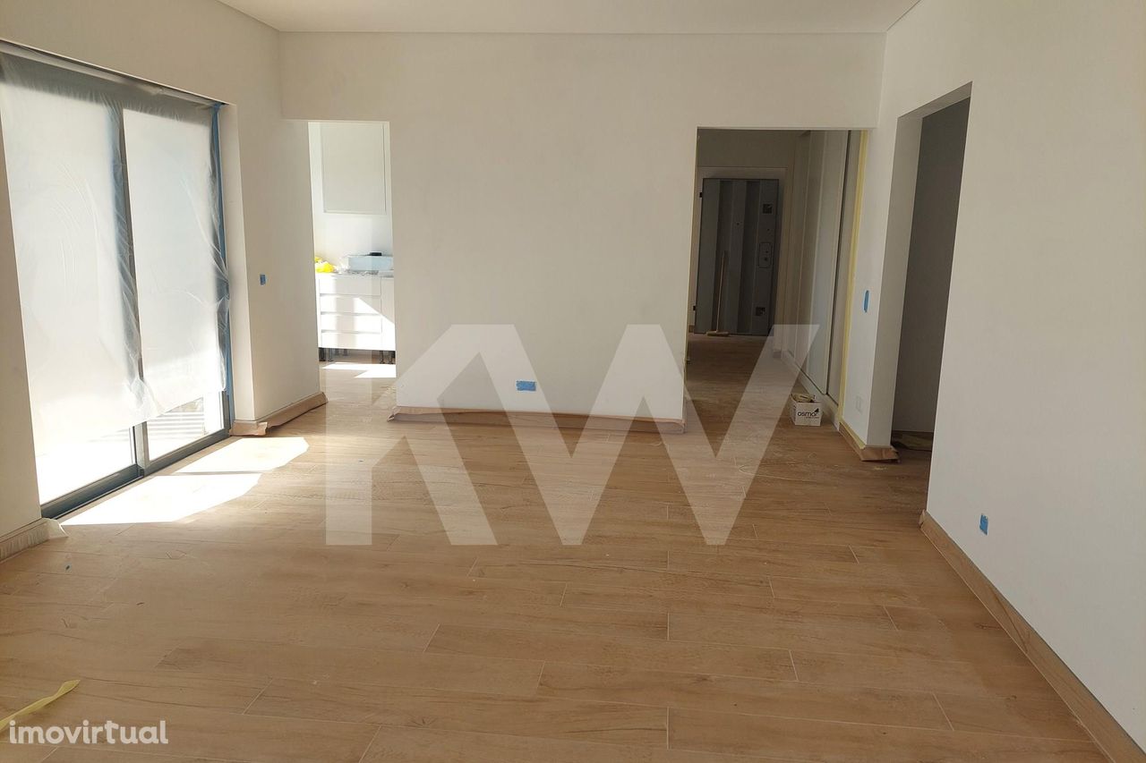 Apartamento T3- Novos  Amplas Áreas - Garagem e Terraço Privado - Lago