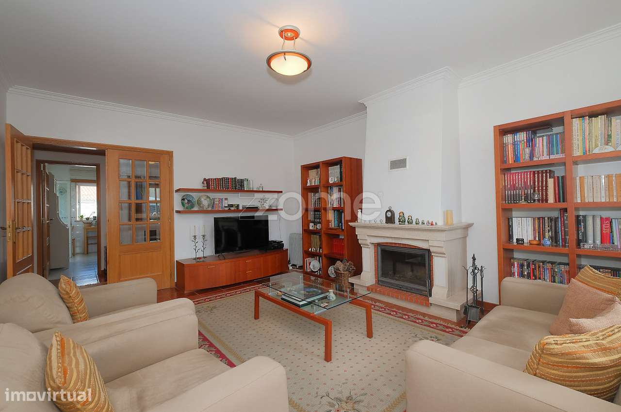 Apartamento T2 com 3 Lugares de Garagem | Alvide, Alcabideche, Cascais-5