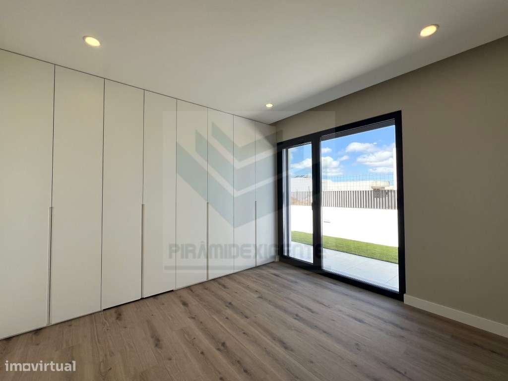 CHARMOSA! Moradia Construção NOVA Isolada, Azeitão! Central!-14