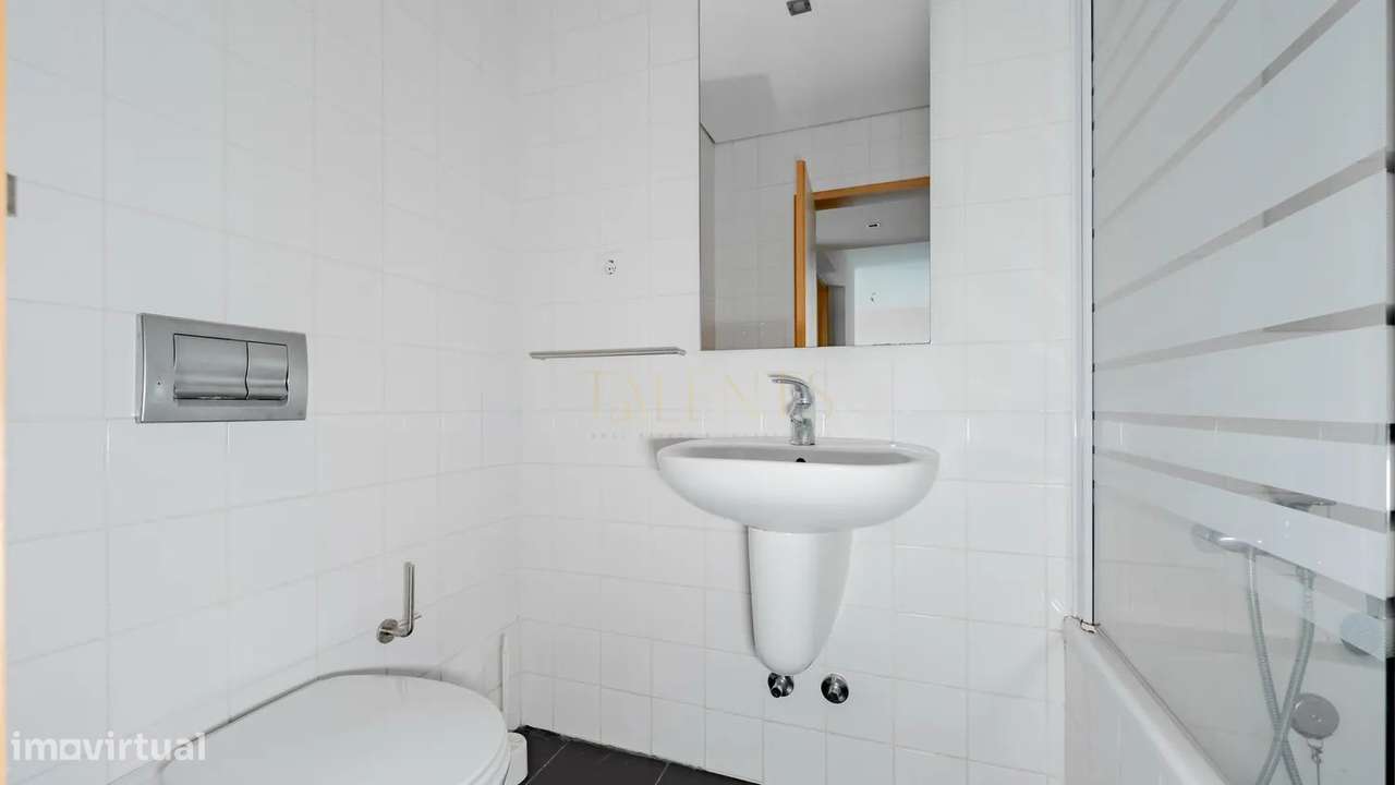 Apartamento T1 Azurém Guimaraes com Varanda Panorâmica-19