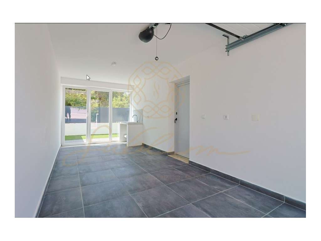 Moradia Nova com 4 Assoalhadas, Garagem Box e Piscina!-9