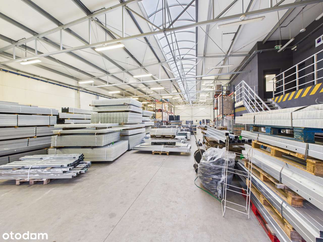 Dwie hale magazynowo - produkcyjne 26 km od Warszawy przy trasie 801-11