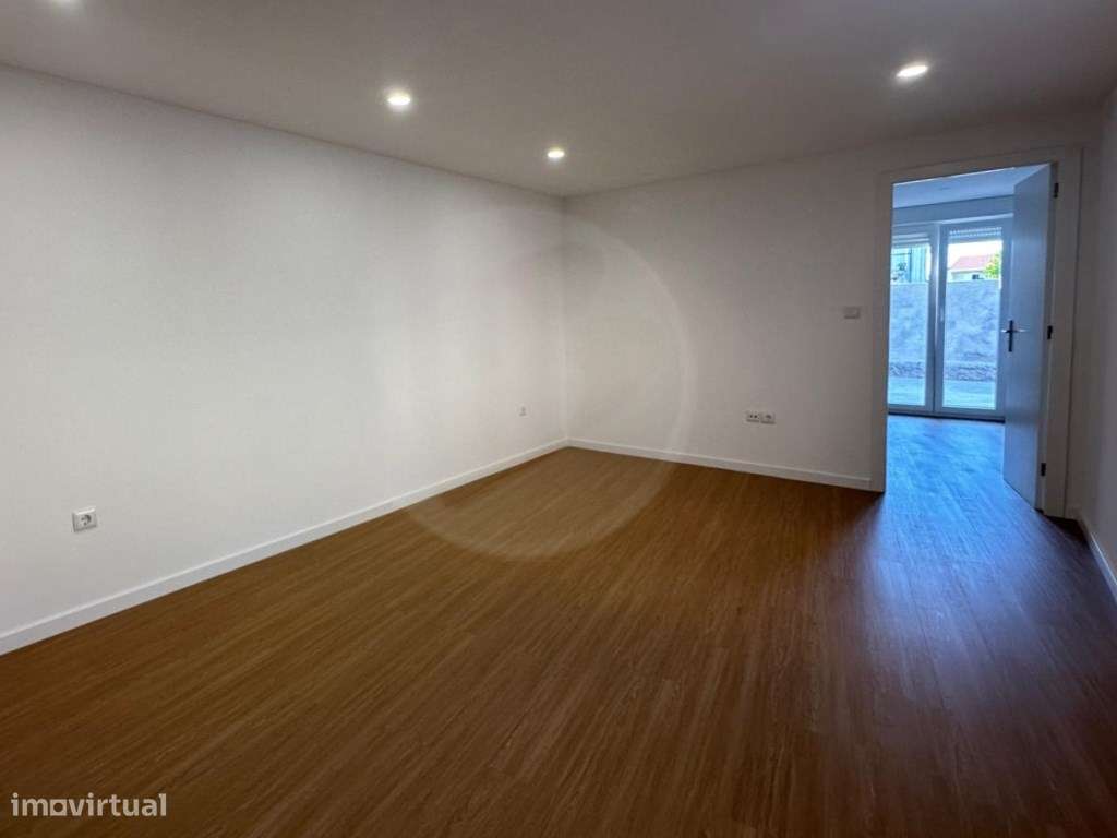 Andar Moradia T1 Totalmente Remodelado em Amorim na Póvoa de Varzim - Grande imagem: 3/25