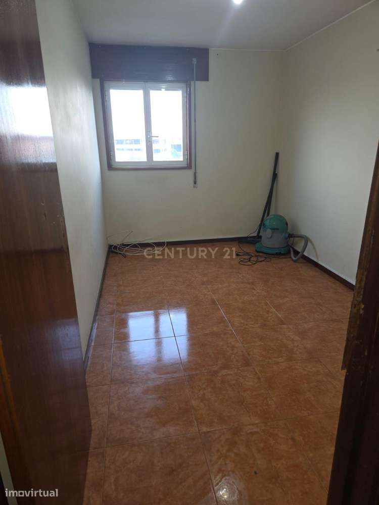 T2 com Grande Potencial na Póvoa de Varzim e Excelente Preço-27