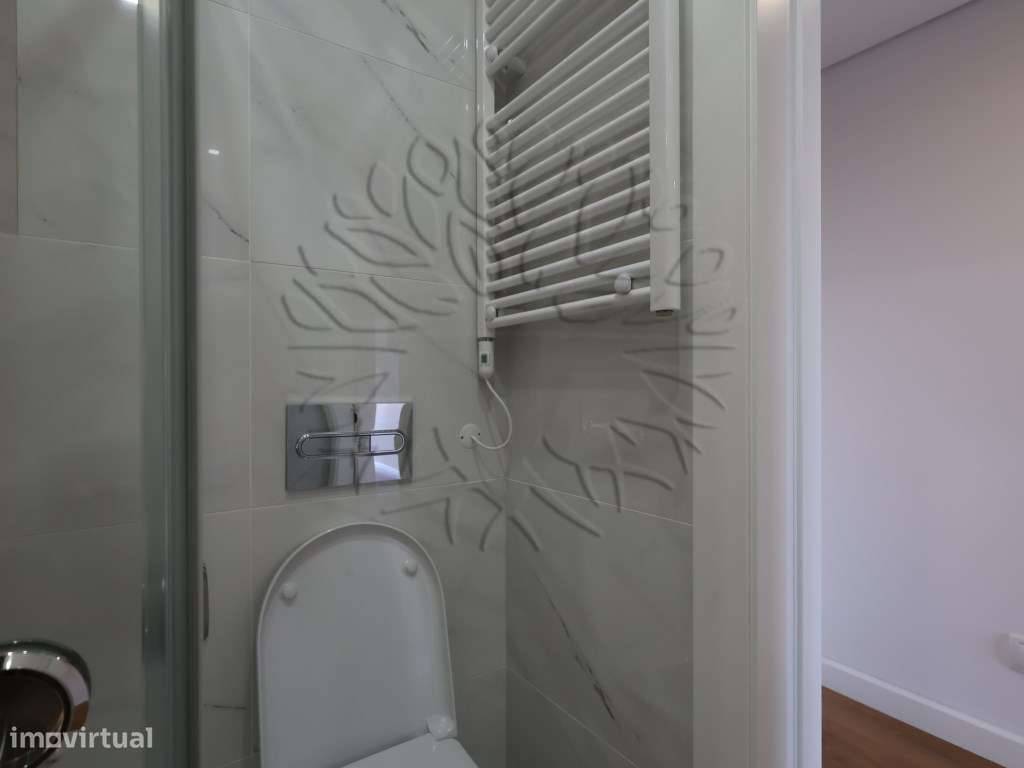Apartamento T3 usado como novo em Vale Salgueiro, Montijo. Com 196 ...-34