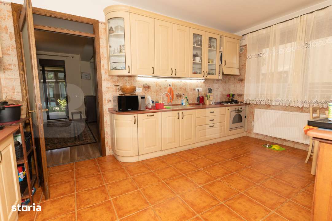 Vila exclusivista, de vanzare, cu 8 camere, 400 mp, zona Peris - Imagine principală: 5/19