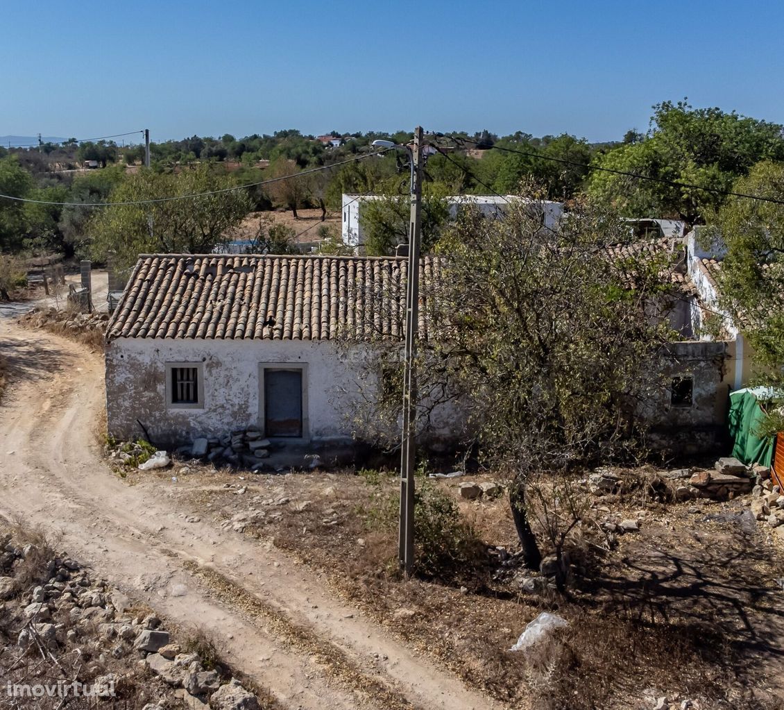 Terreno Urbano com Ruina | 7.090,00 m² | Ferreiras - Albufeira