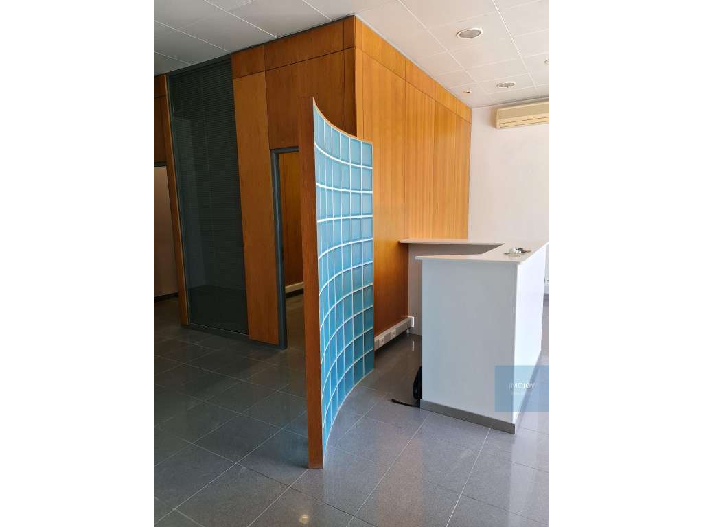 Espaço Comercial com Parqueamento no Areeiro - Grande imagem: 4/14