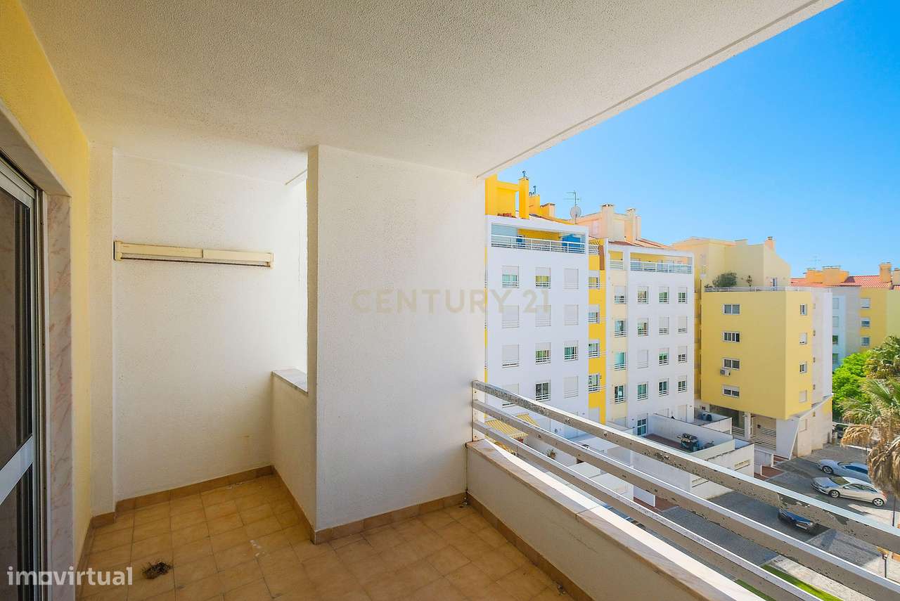 Apartamento T3 luminoso na Parede com varandas, garagem e arrecadação-7