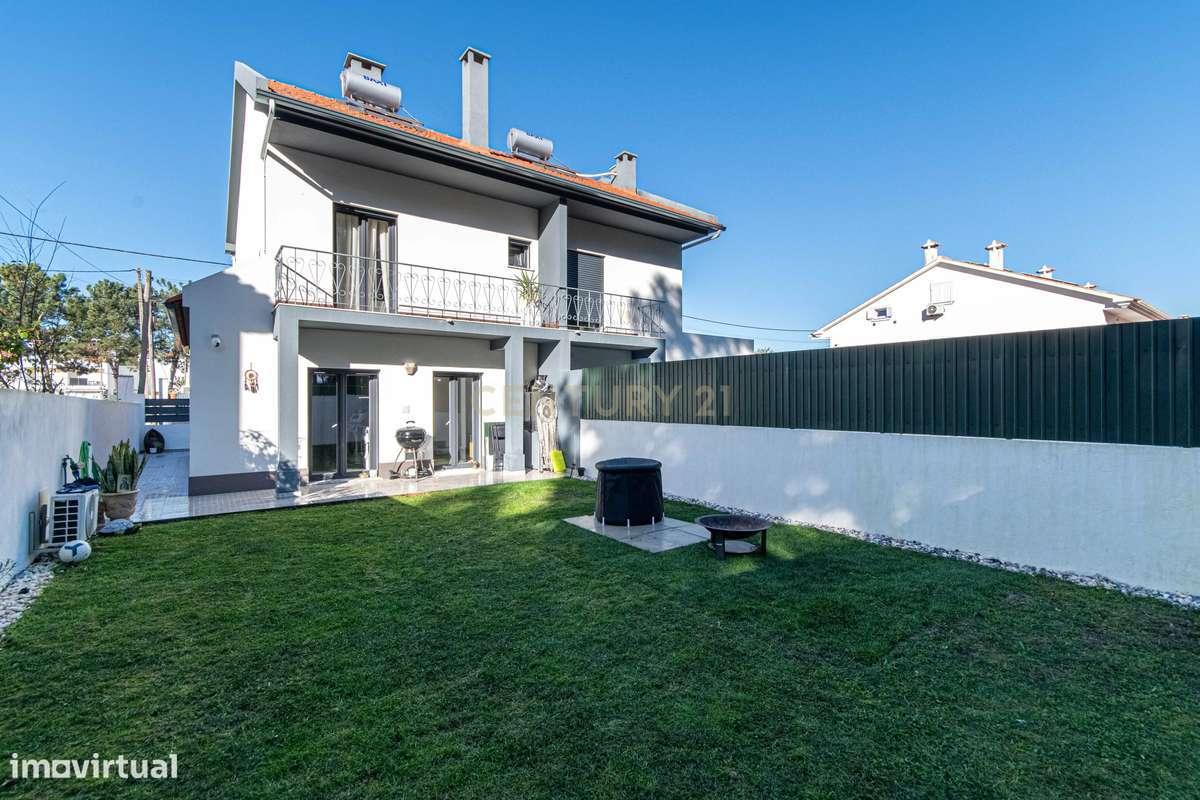 Moradia em Banda nova totalmente mobiliada – Quinta do Conde-6