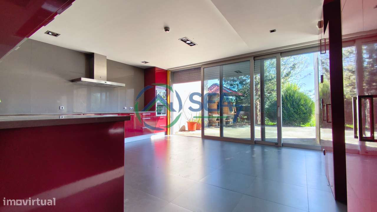 Moradia T6 com grande terreno, Meadela-13