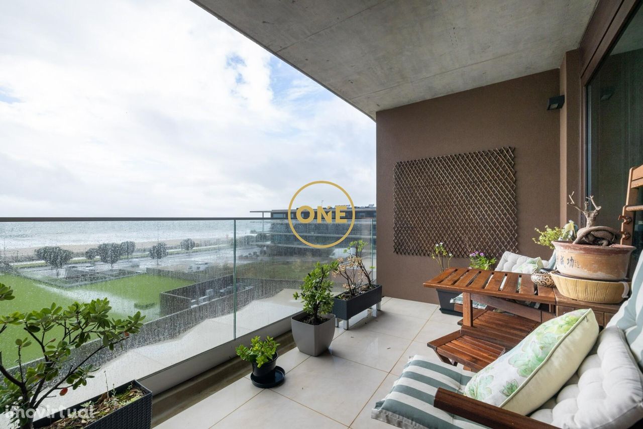 Apartamento T2 com Vistas Mar em Canidelo para Venda.