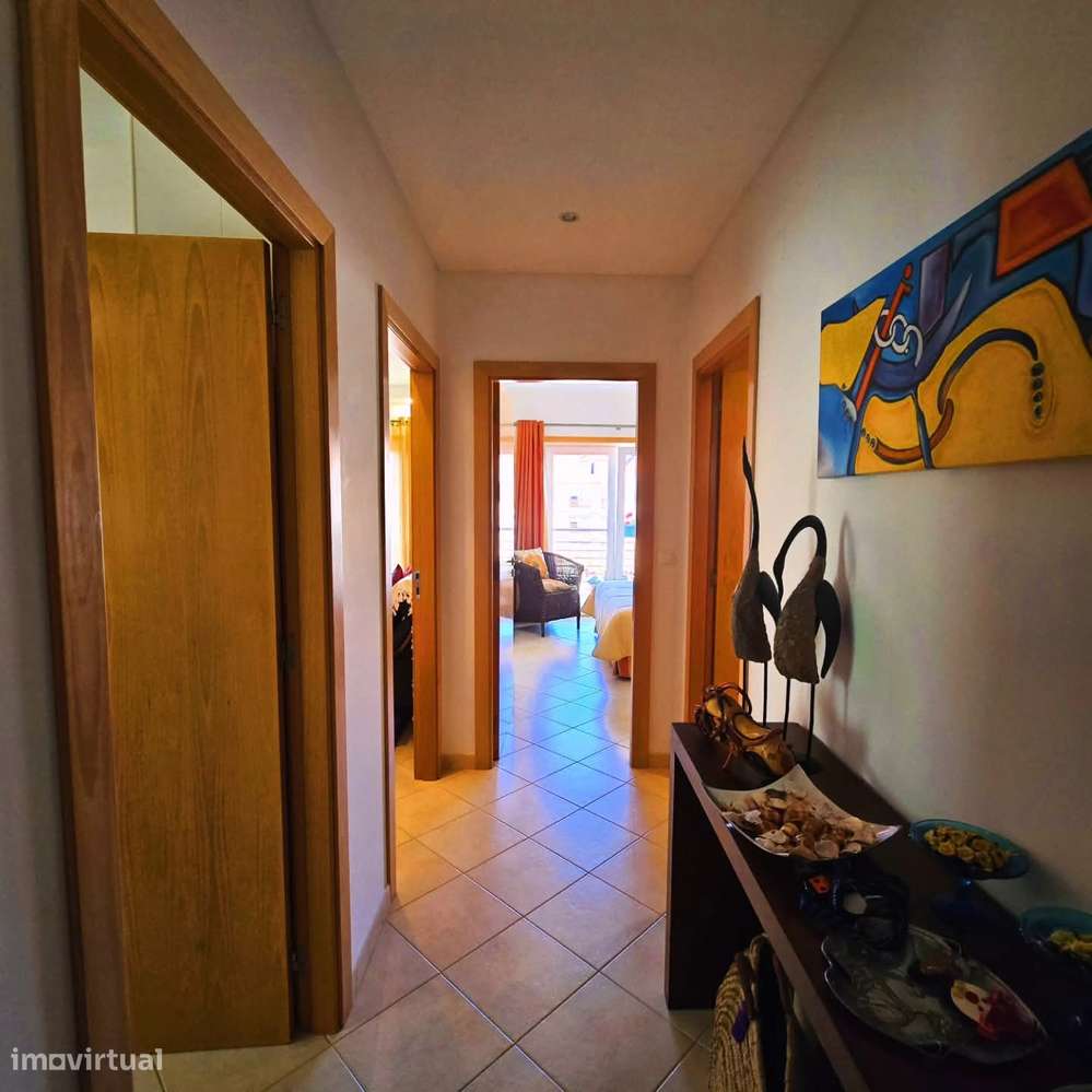 Apartamento T1 c/ Terraço, Vista Mar, Piscina e Box na Praia do Ouro-10