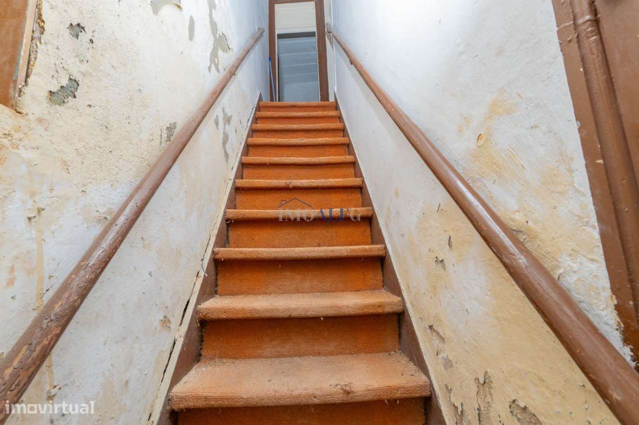 Predios para reabilitação no coração do Montijo-23