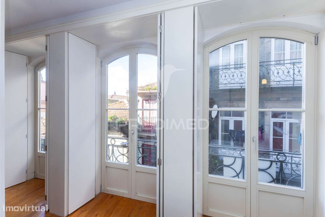 Apartamento T0 no Coração do Centro Histórico do Porto – Rua Cativo - Grande imagem: 2/37