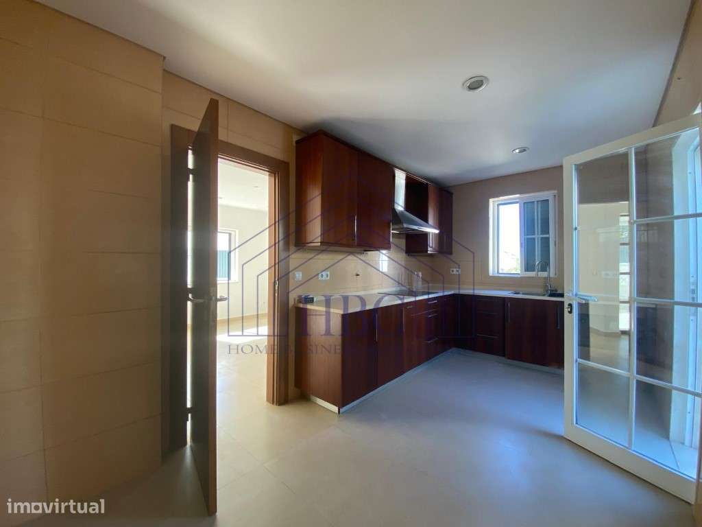 Moradia T4 com Amplo Jardim e Potencial de Remodelação em Alcabidec...-9