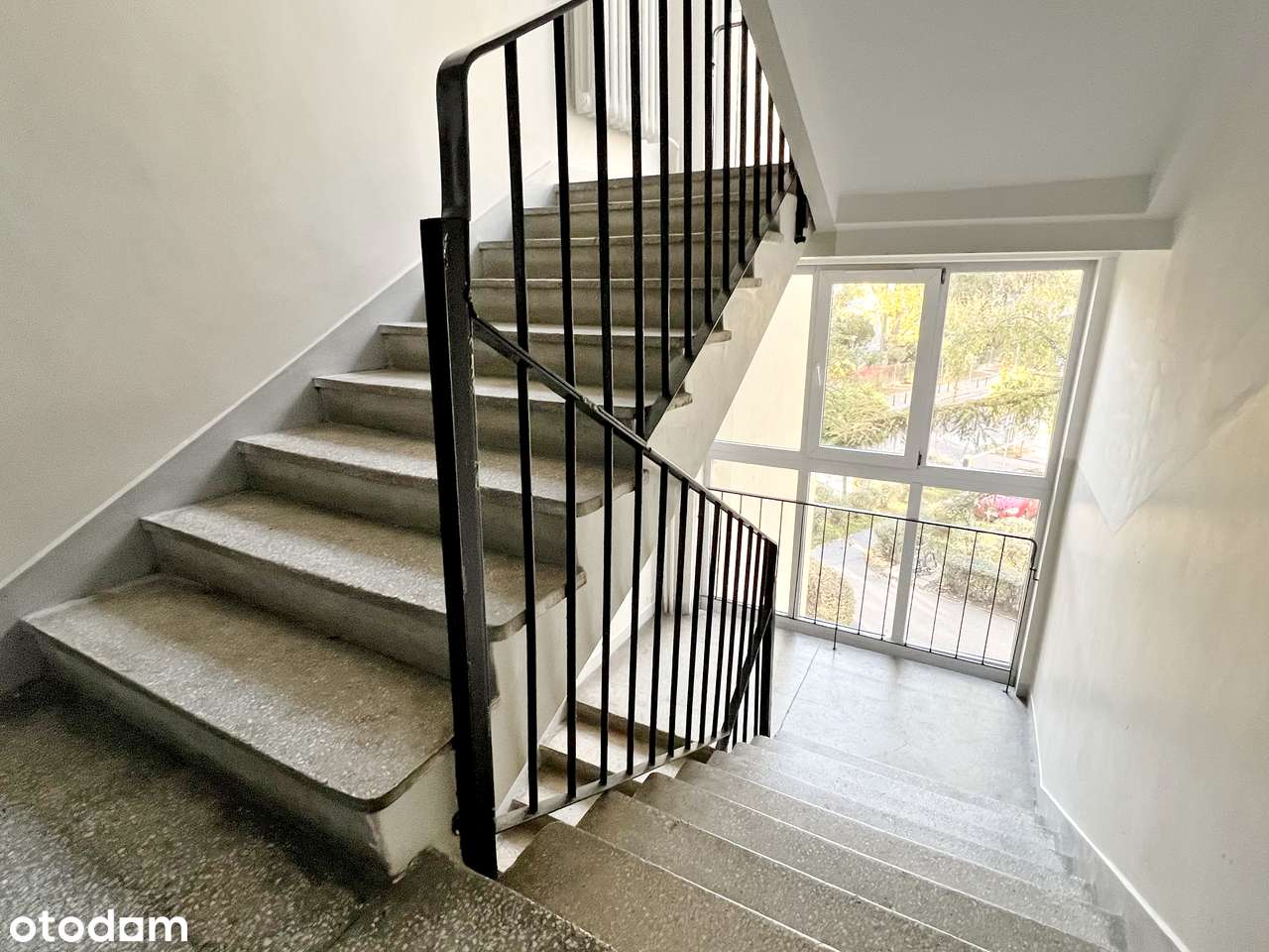 Parking, światło, zieleń – mieszkanie po generalnym remoncie-12