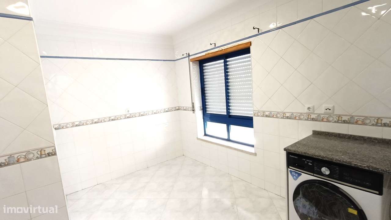 T3 com Arrecadação e Terraço, Pronto a habitar-4