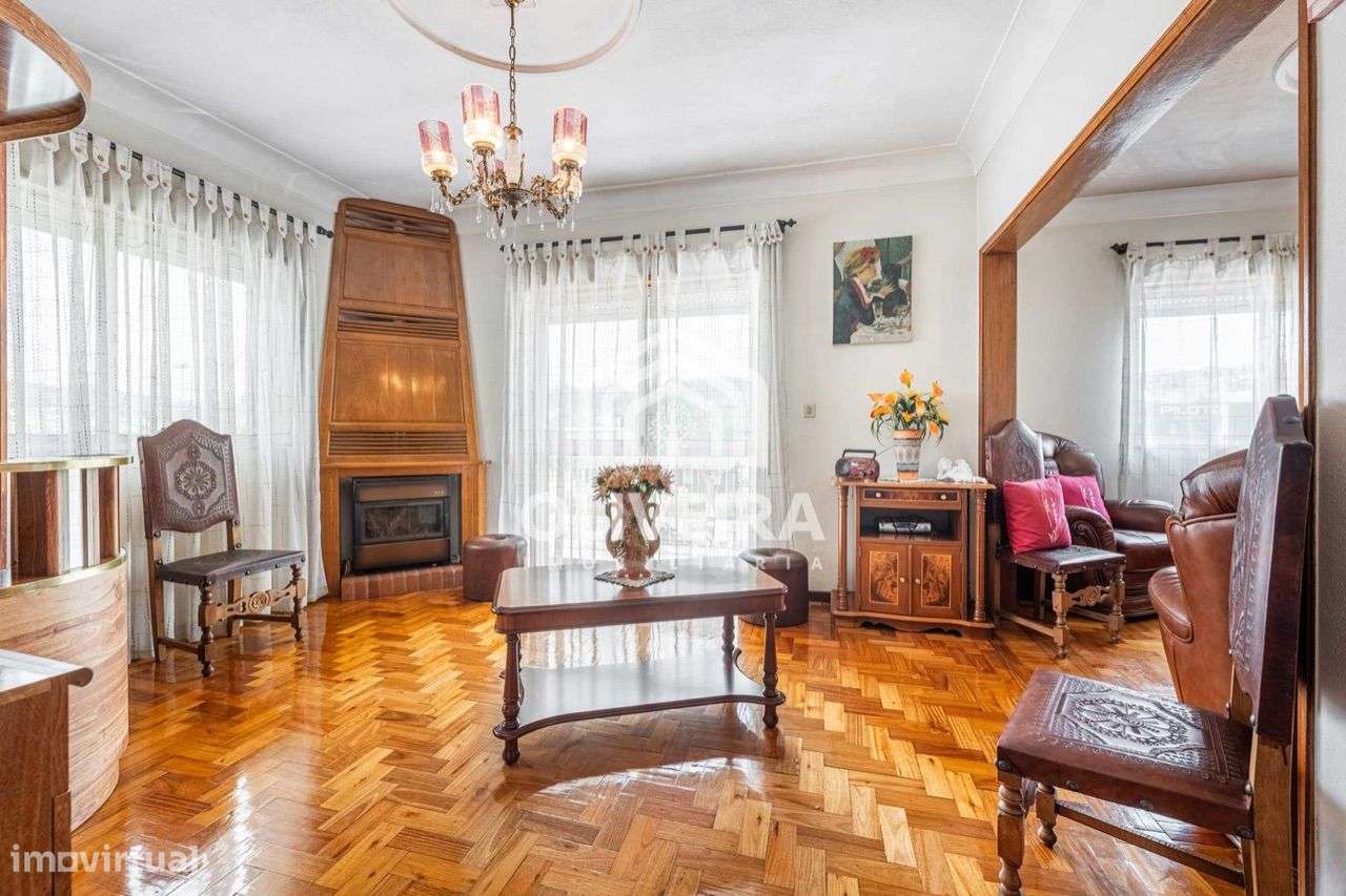 Moradia com Habitação e Comércio-19