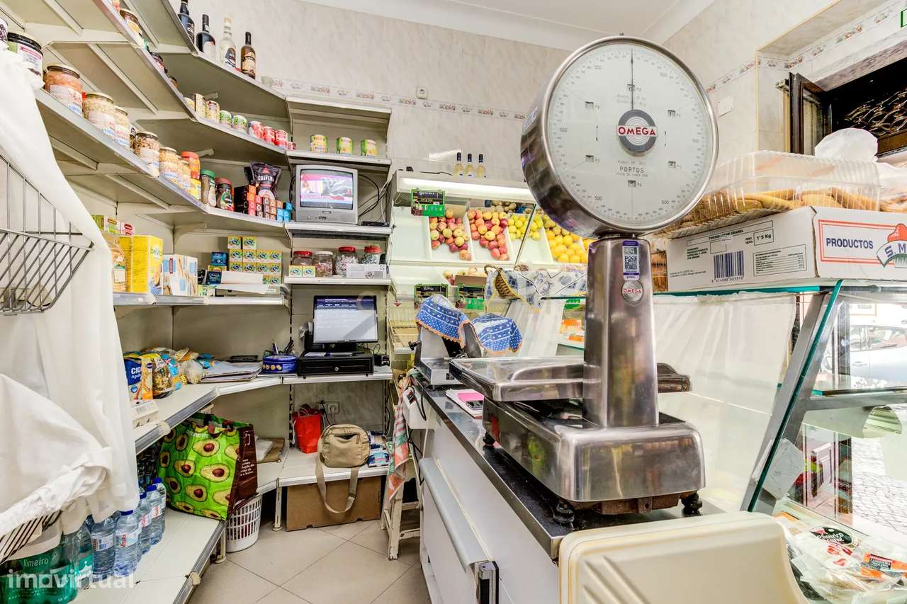 Loja com WC no centro de Vila Franca de Xira com inquilino. - Grande imagem: 2/8