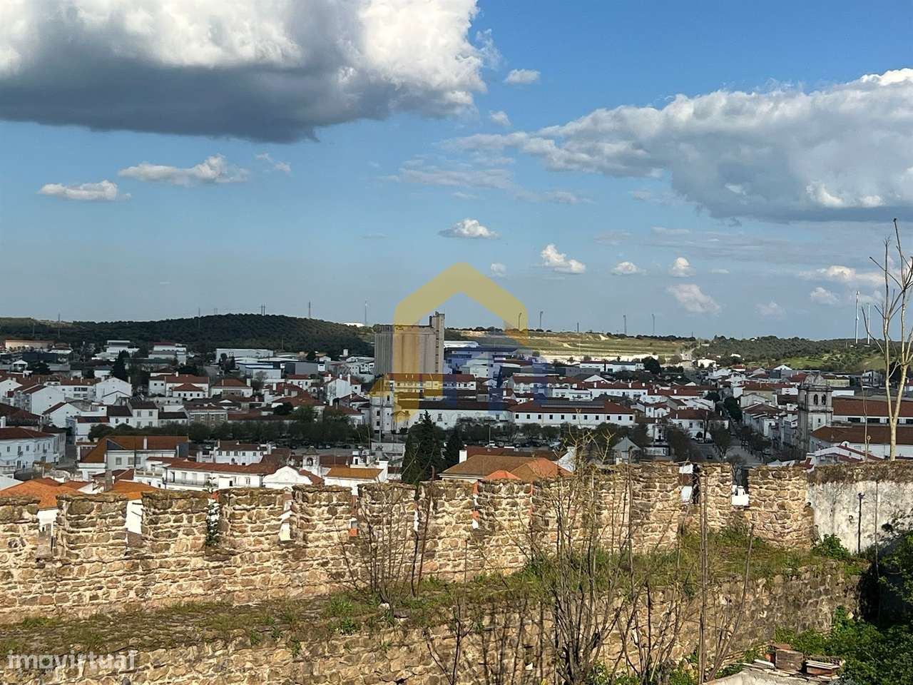 Prédio T5,  zona histórica de Estremoz, junto à Pousada Rainha Santa I-25