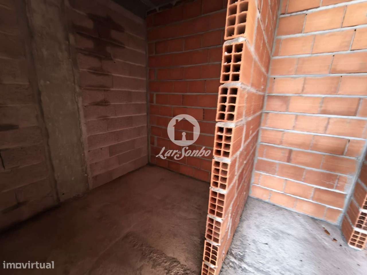 Apartamento T2 novo com jardim-23