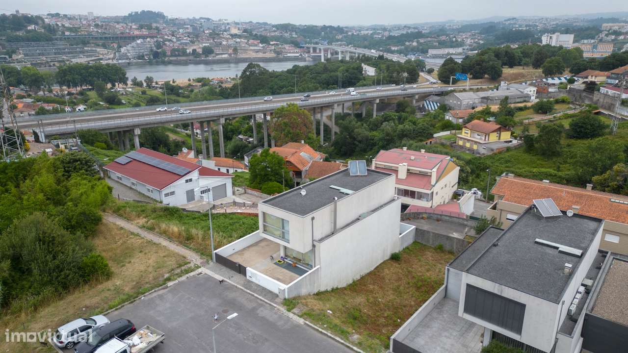 Moradia Geminada V4 c/ Piscina e Vistas Rio Douro em Oliveira do Douro-35