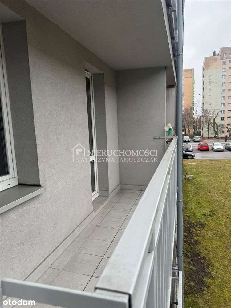 Dwie Połączone Kawalerki, 3 Balkony, 1 Piętro-1