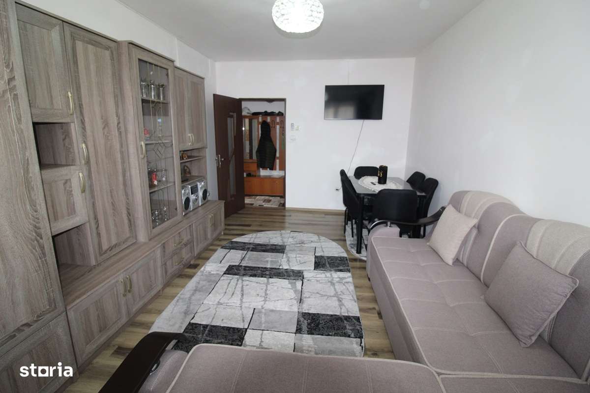 Vând apartament 2 camere în Hunedoara, Central-Parc Corvin, etaj 3...-1