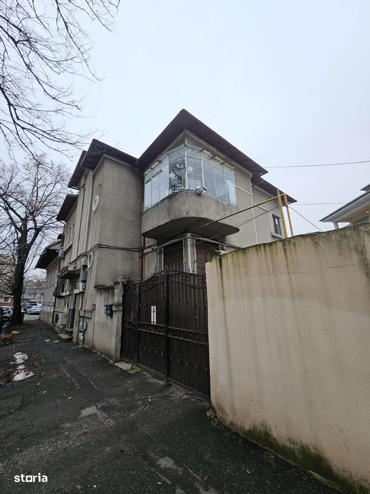 Apartament 4 camere cu gradina si balcon