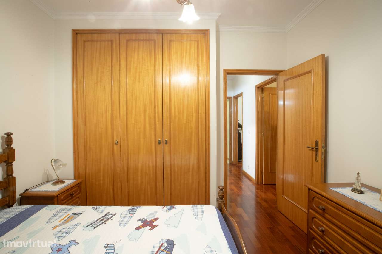 T2+1, em Vila Nova de Gaia, com garagem e varanda-9