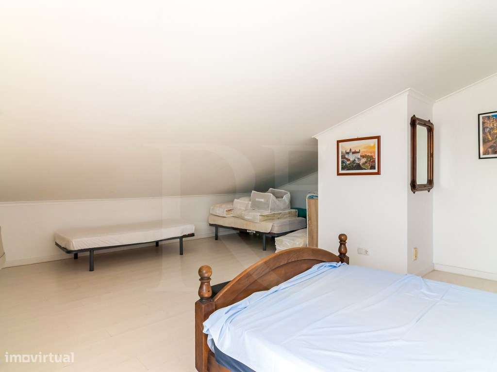 Moradia T4 com logradouro do centro do Montijo-34
