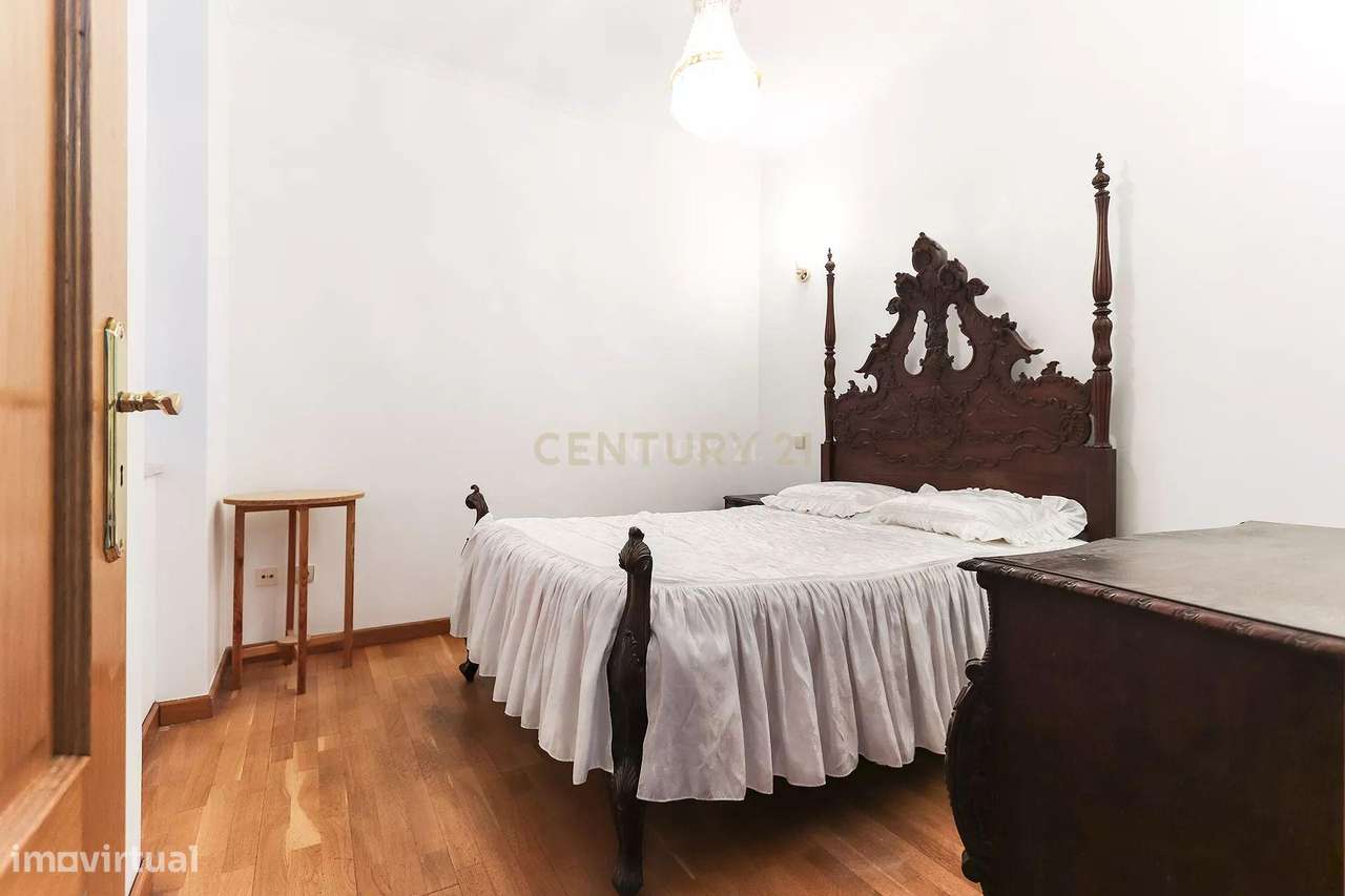 Espaçoso Apartamento T3 no coração de Lisboa-11