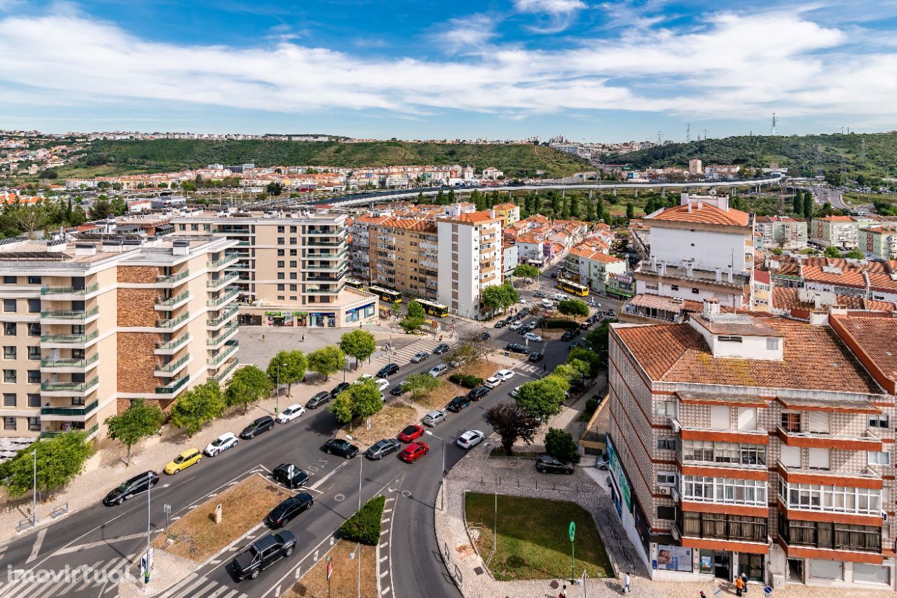 Oportunidade Única T4 ou T2+T1 - junto á estação do Metro Odivelas