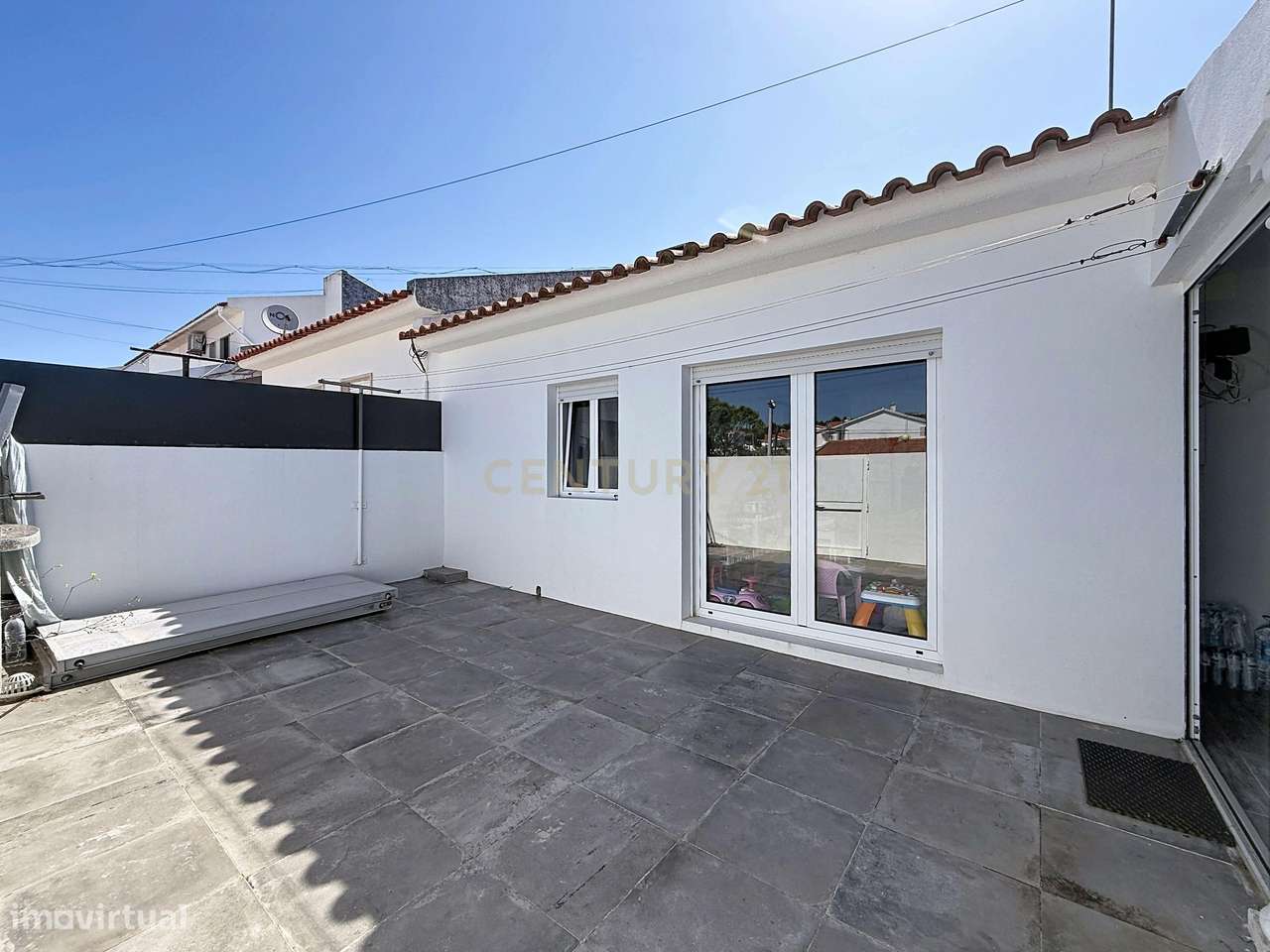 Moradia T3 Térrea Renovada à Venda na Nazaré | Quintal | Suite | Pront-10