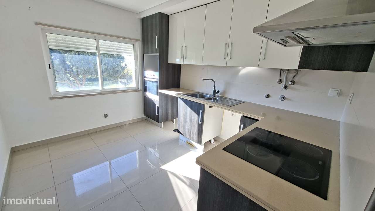 APT T3 com 162m2 com Arrecadação e Lugar de estacionamento Montijo-6