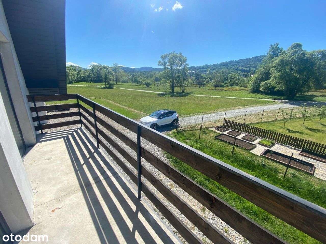 Nowy, przestronny dom w zielonej okolicy-5