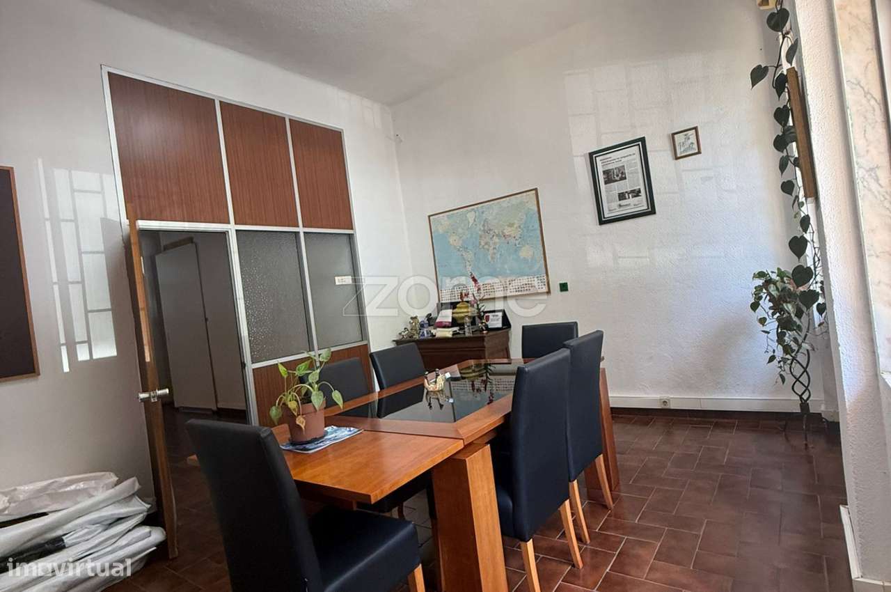 Armazém com 600 m² – 2 Pisos, Escritórios e Excelentes Acessos-10