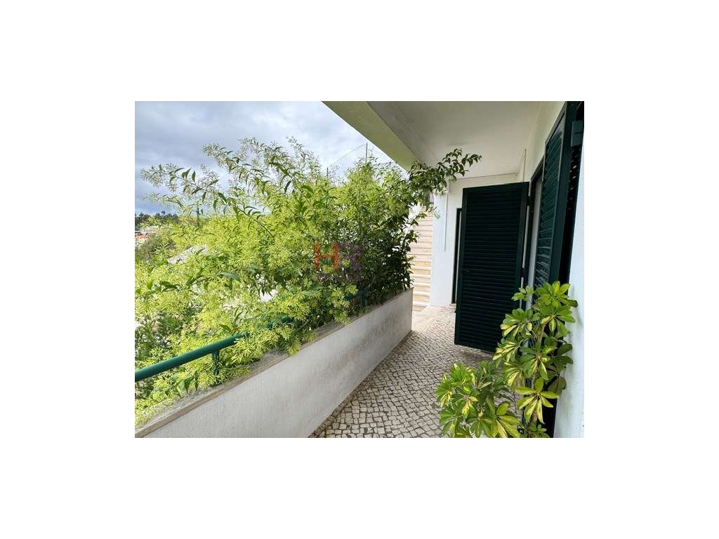 Vende-se Moradia Isolada M4+1 com garagem e jardim.-20