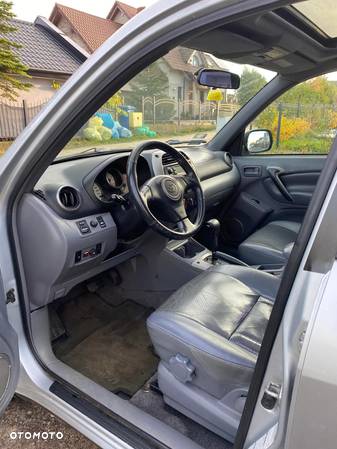 Toyota RAV4 2.0 VVT-i 4x4 - 12