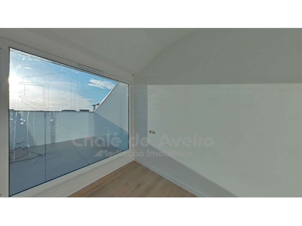 Apartamento T2 Duplex com garagem para 2 carros e terraço-24