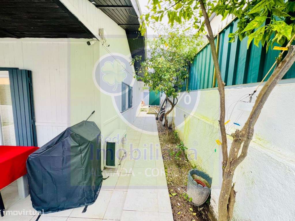 Moradia Isolada, bom espaço exterior-18