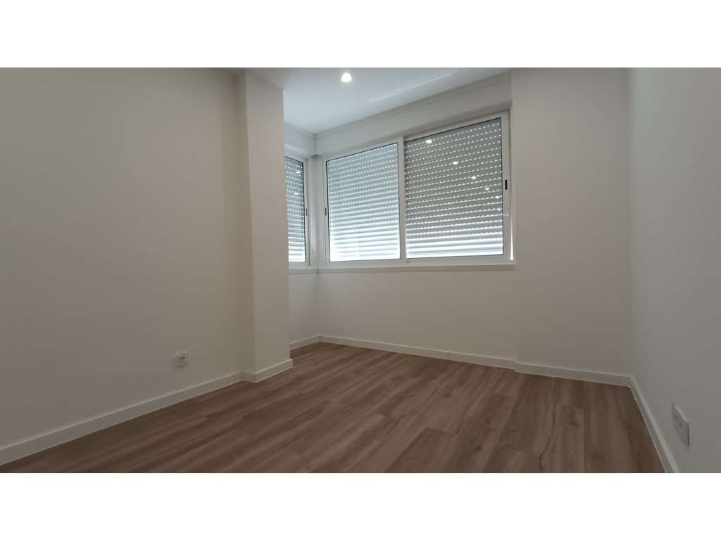 Apartamento T3 REMODELADO | Centro do Cacém-8