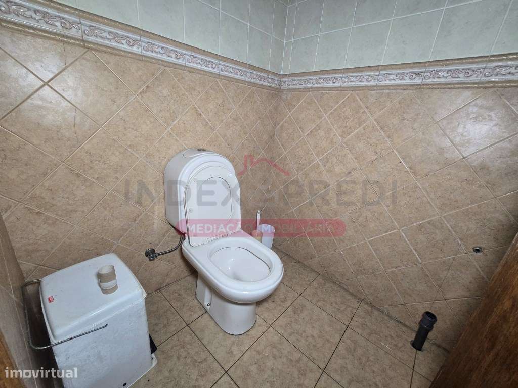 Prédio com varias frações Autónomas - Venda Judicial - Guarda-6