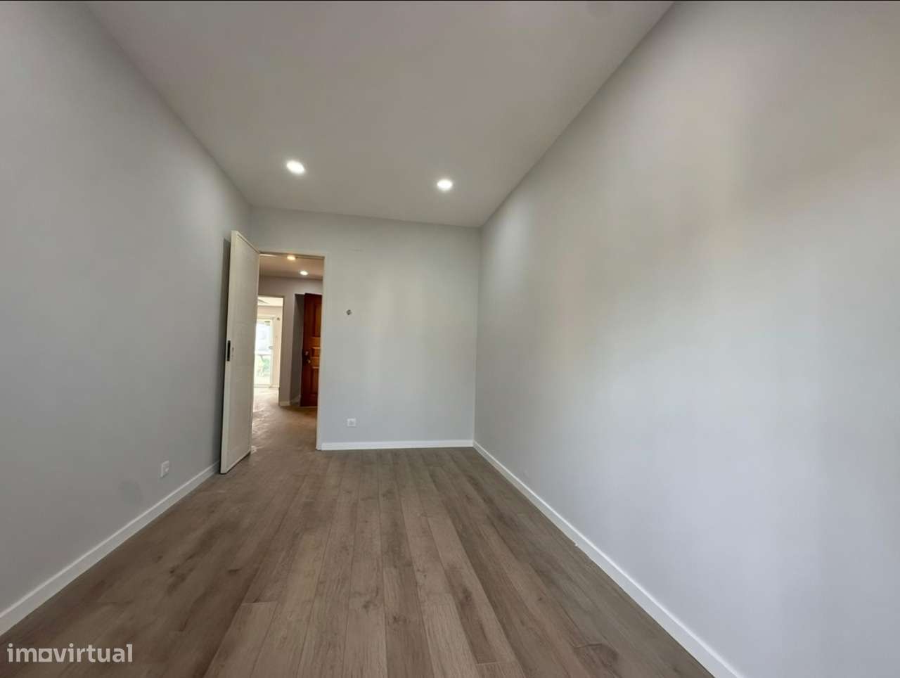 Apartamento T4 transformado em T3 no Laranjeiro em Almada-14